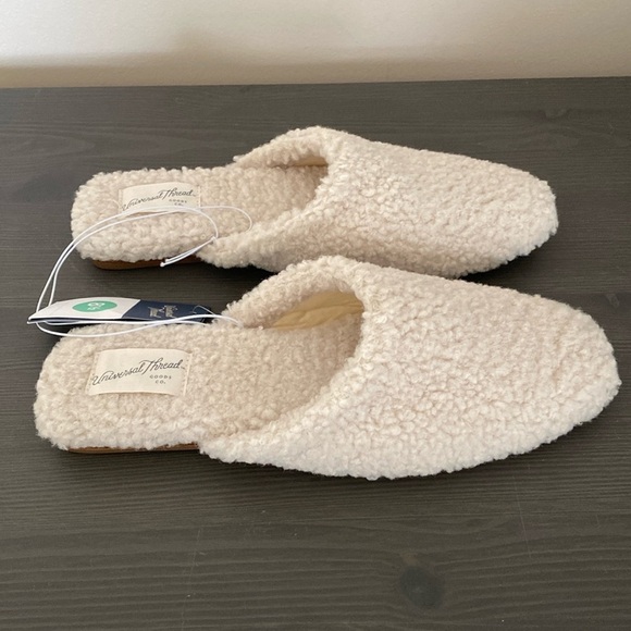 Universal Thread Shoes - Universal Thread Margot Flats Boulce Memory Foam Slip On Size 8.5 Cream